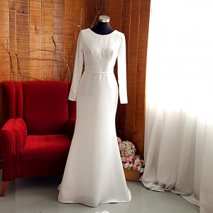 1D Minimalist Long Sleeves Wedding Dress Plain Crepe Meghan Markle V back Sheath Straight Cut Wedding Dress Malaysia