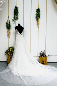 203BYW02 Caleena Spaghetti Straps Deep V lace Glitters trumpet wedding dress Malaysia bride gown rental sale