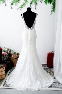 812BY03W03 Rellye Strap V neck Chantilly lace low V back  trumpet Mermaid Sexy Open Back Bride wedding dress Malaysia rental designer