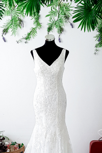 812BY03W03 Rellye Strap V neck Chantilly lace V back  trumpet Mermaid Sexy Open Back Bride wedding dress Malaysia rental designer