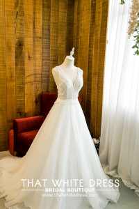 906BY04W04 Harina Deep V scallops Low Back A line Soft tulle princess Bride Wedding Gown Premium Designer Malaysia rental