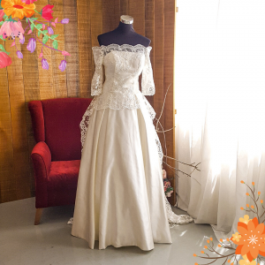 401W009 Pronovias 3 quarter sleeves lace train a 79LLWL01 LL Plus Gracia Long Sleeves Vintage Lace b Plus Size Wedding Dress Malaysia