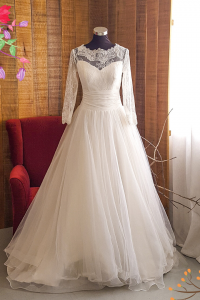 412WL02 Plus CS Long Sleeves Lace a Plus Size Bride Malaysia Dress Rental
